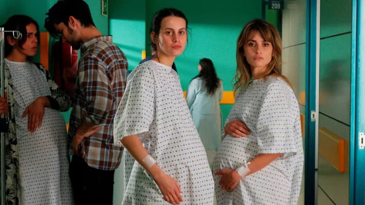 Parallel Mothers Poster