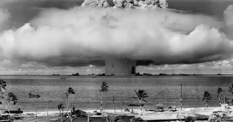 To End All War: Oppenheimer & the Atomic Bomb Poster