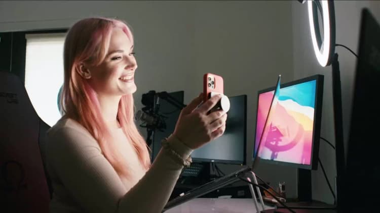 Money Shot: The Pornhub Story Poster