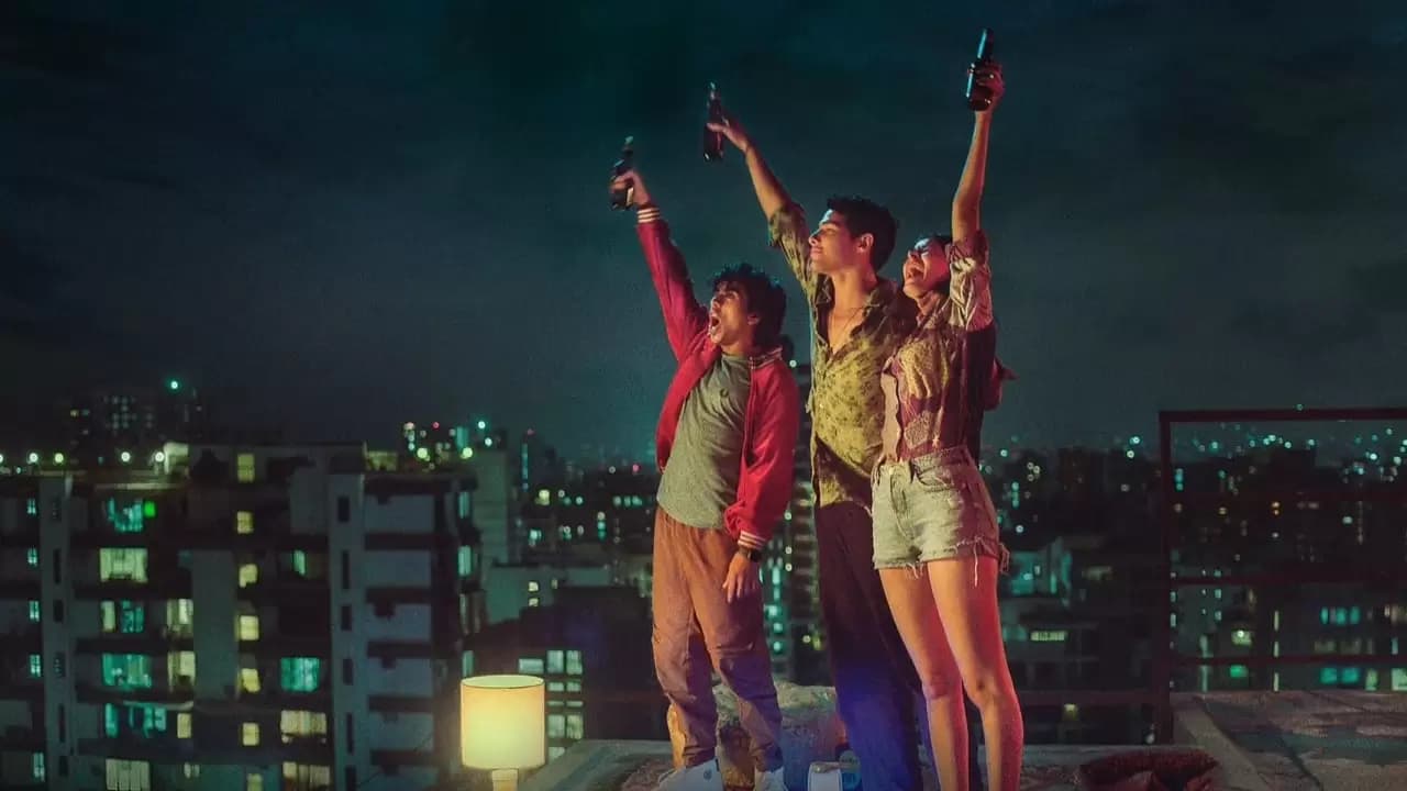 Kho Gaye Hum Kahan Backdrop